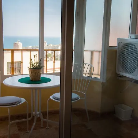 Holidays2torremolinos Roquedal * 托雷莫利诺斯